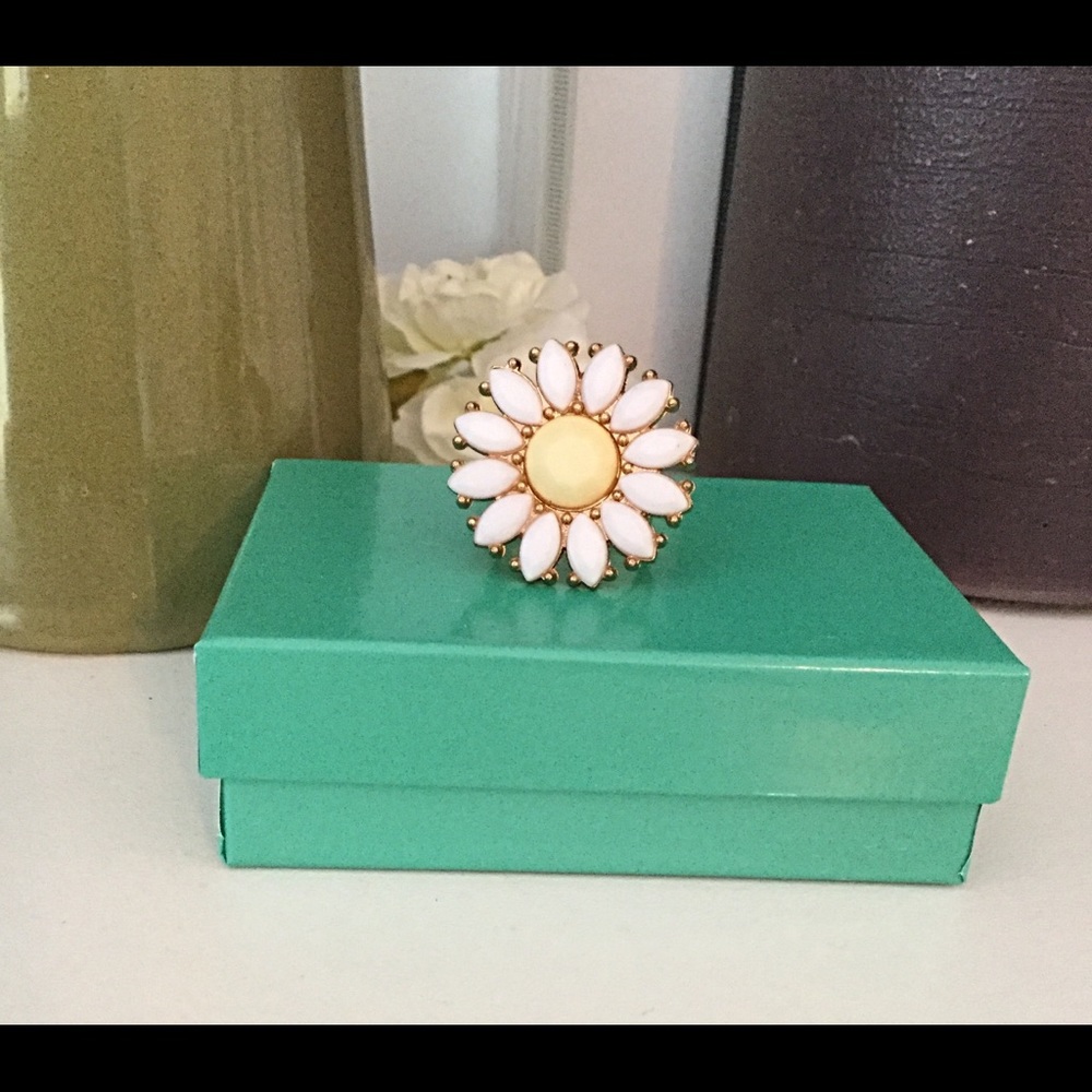 Daisy Ring🌼Flower Ring - Picture 7 of 8